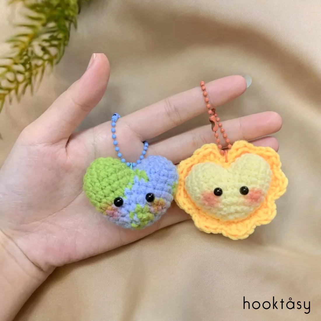 Earth and sun keychains for couple - Hooktasy