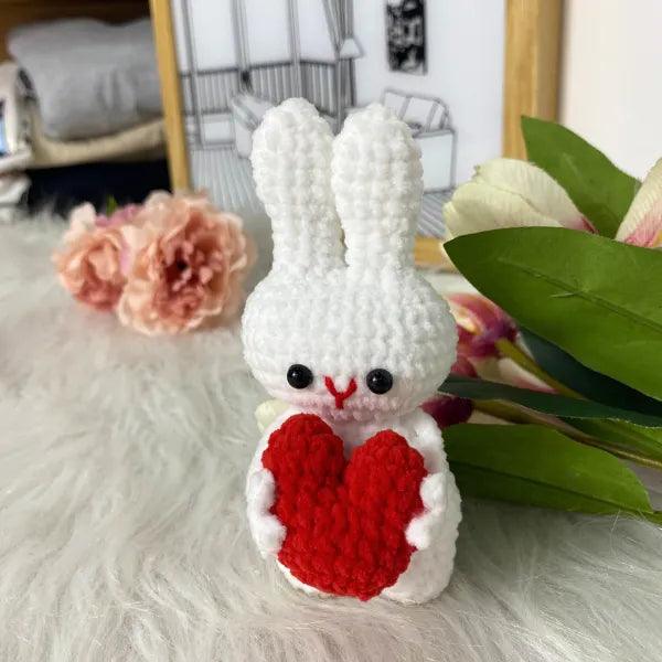 Bunny Holding Heart - Hooktasy